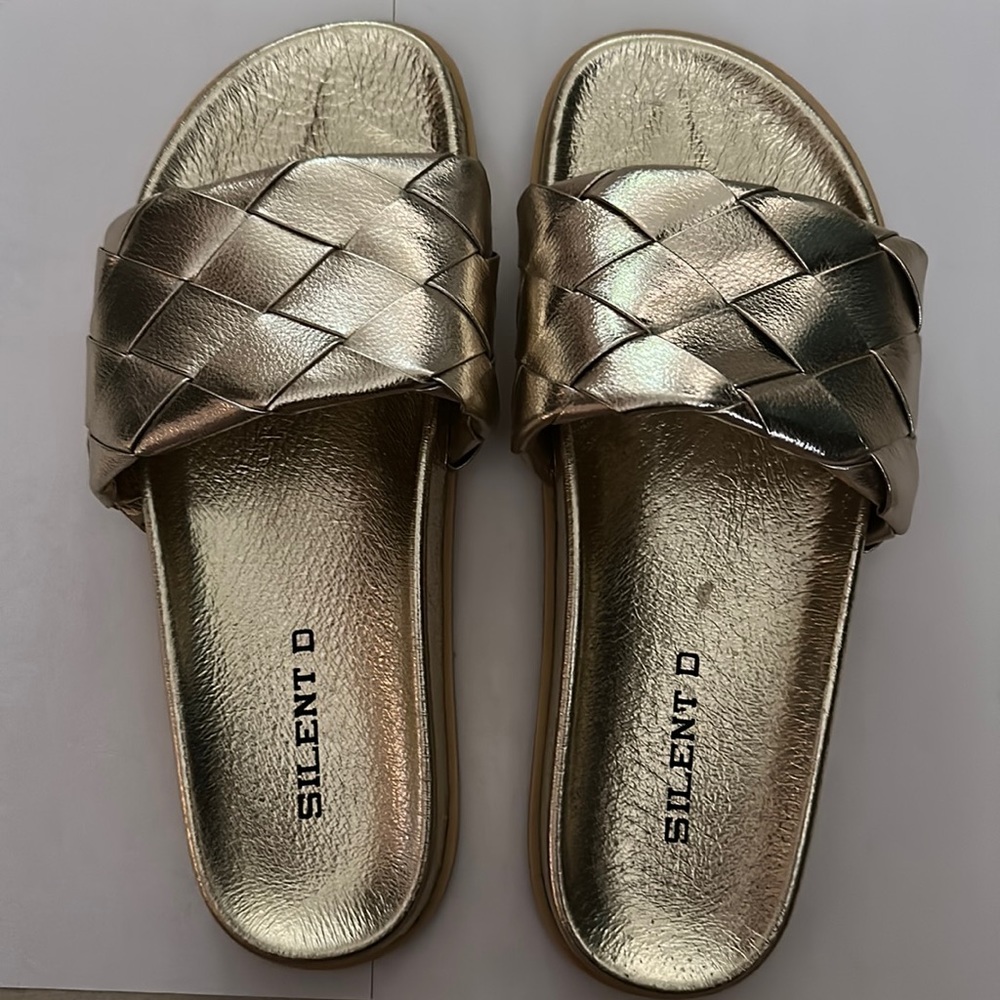 SILENT D ANTHROPOLOGIE GOLD HAYDAT
WOVEN SLIDE